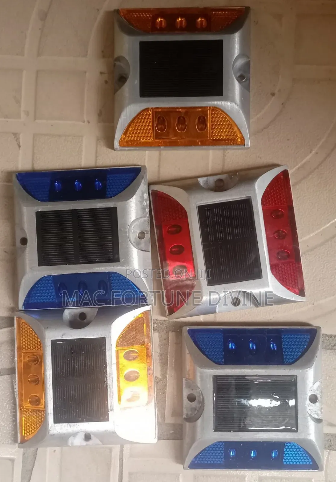 Solar Road Studs Designed For Traffic Safety And Road Delineation