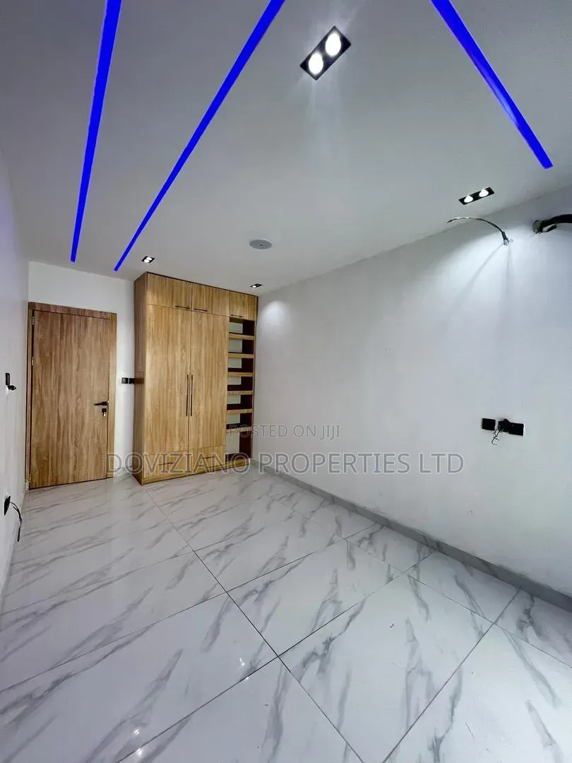 2bdrm Apartment in Lekki Phase 1 for sale