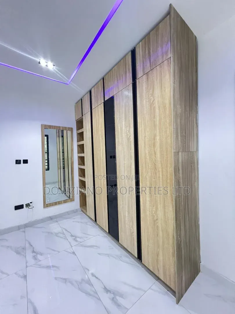 2bdrm Apartment in Lekki Phase 1 for sale