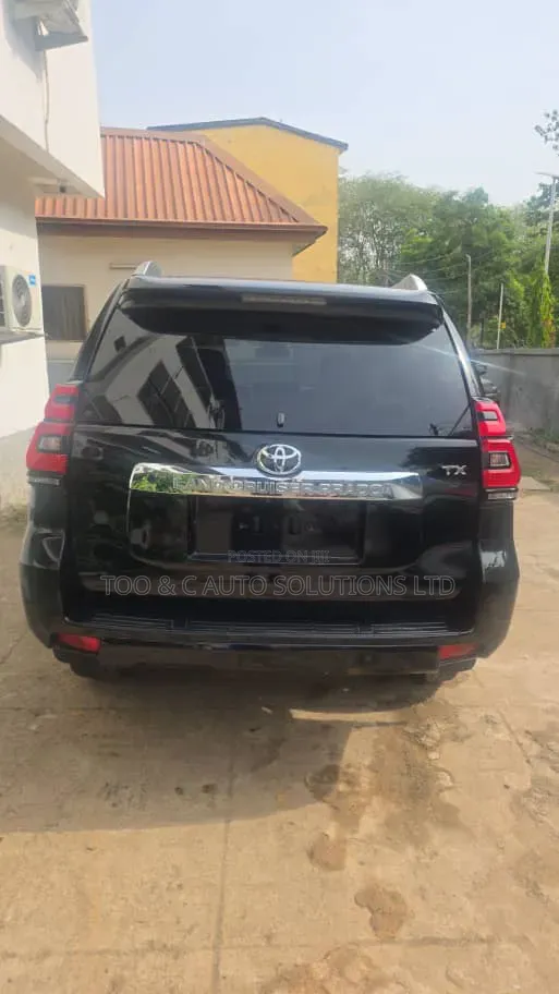 Toyota Land Cruiser Prado 2023 Black