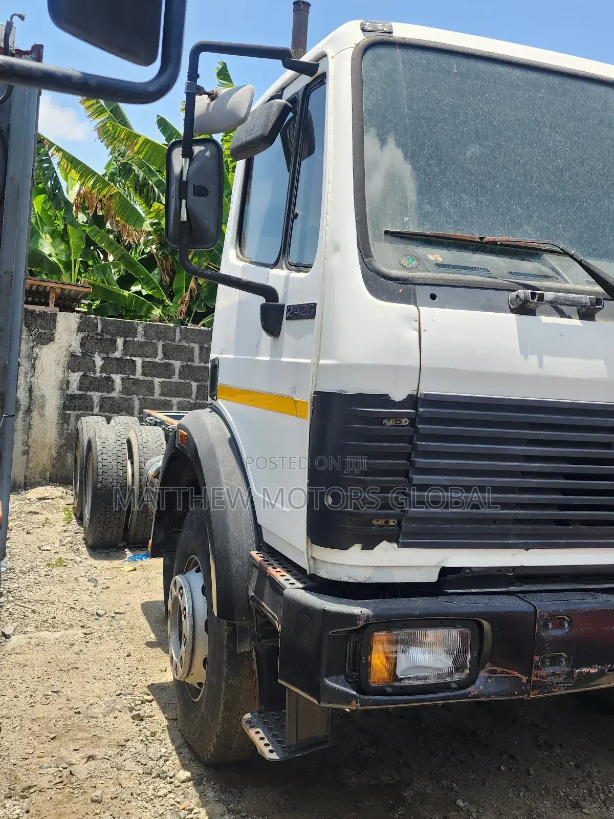 Super Clean Foreign Used Mercedes Benz Cap and Chassis Truck 10 Tires