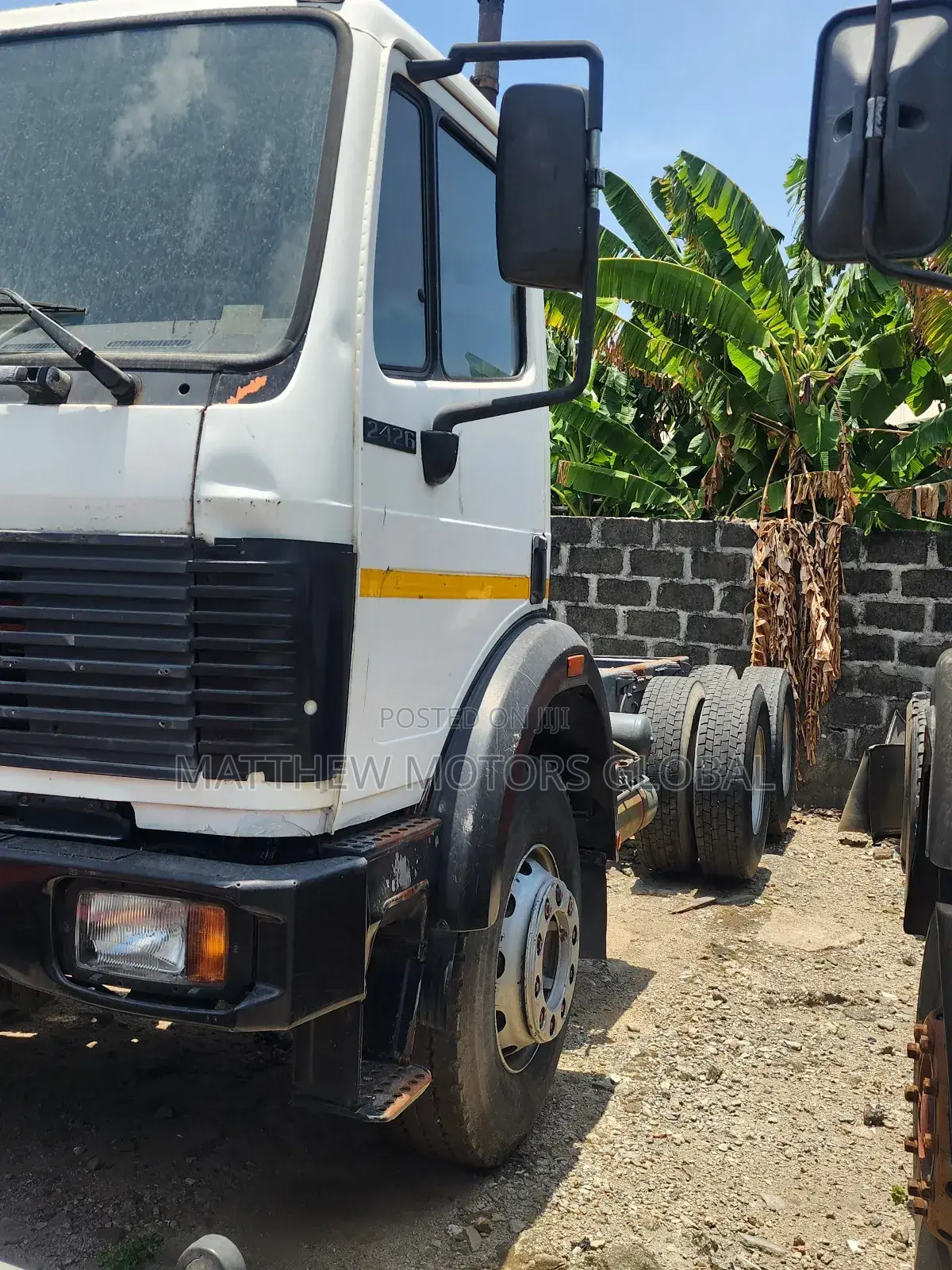 Super Clean Foreign Used Mercedes Benz Cap and Chassis Truck 10 Tires
