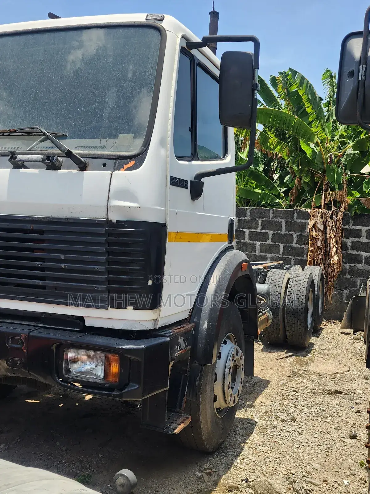 Super Clean Foreign Used Mercedes Benz Cap and Chassis Truck 10 Tires