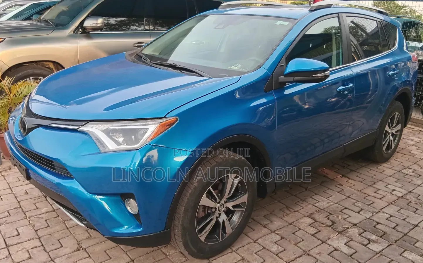 Toyota RAV4 XLE 4dr SUV AWD (2.5L 4cyl 6A) 2018 Blue