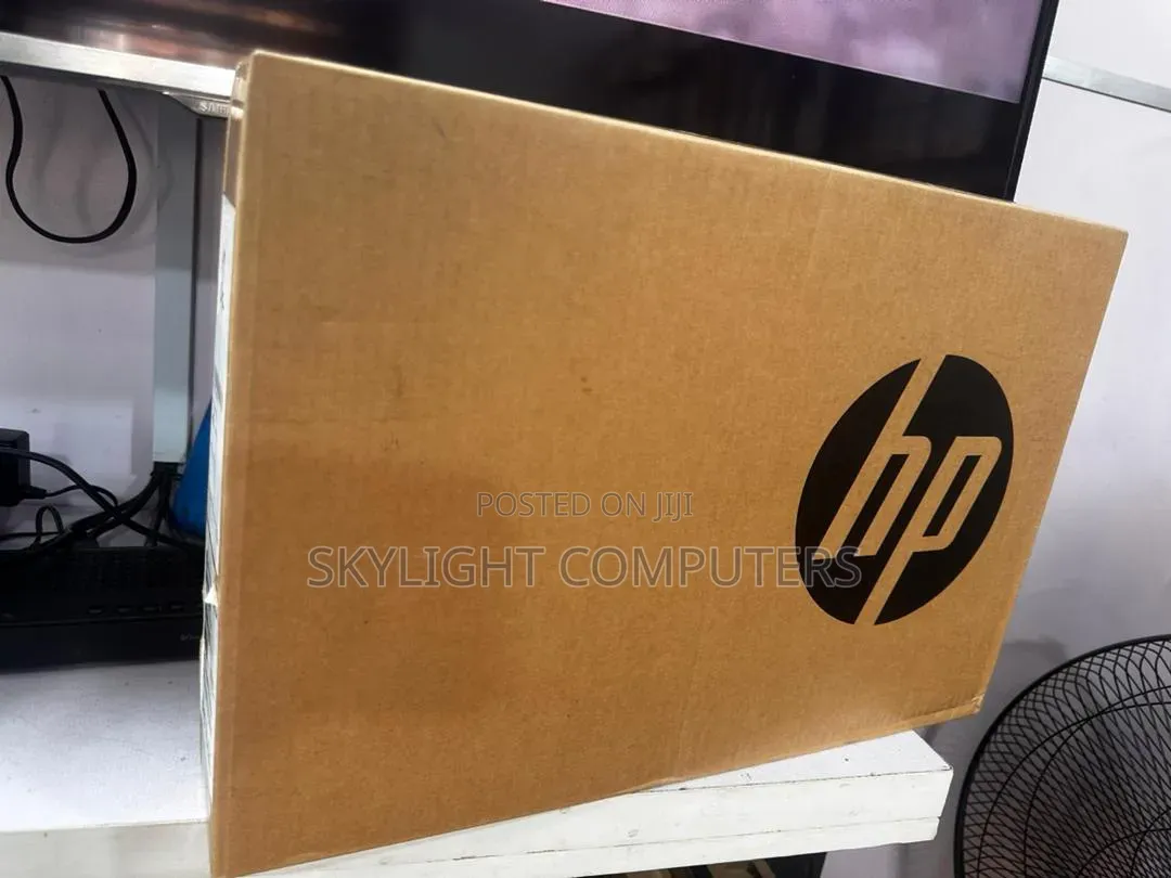 New Laptop HP EliteBook 1040 G8 16GB Intel Core i7 SSD 512GB
