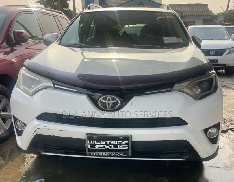 Toyota RAV4 XLE AWD (2.5L 4cyl 6A) 2017 White