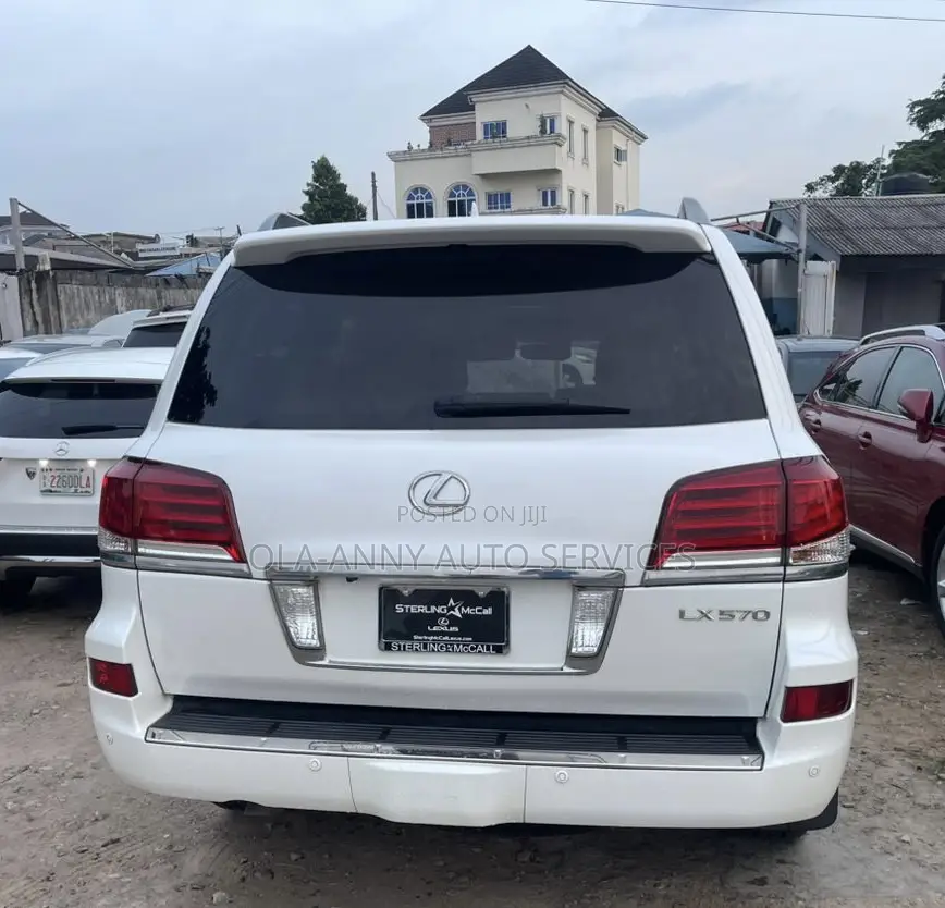 Lexus LX 570 AWD 2013 White