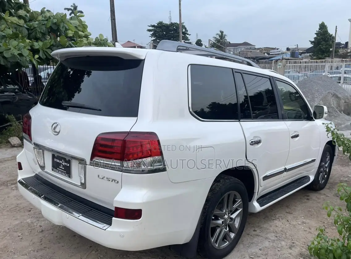 Lexus LX 570 AWD 2013 White