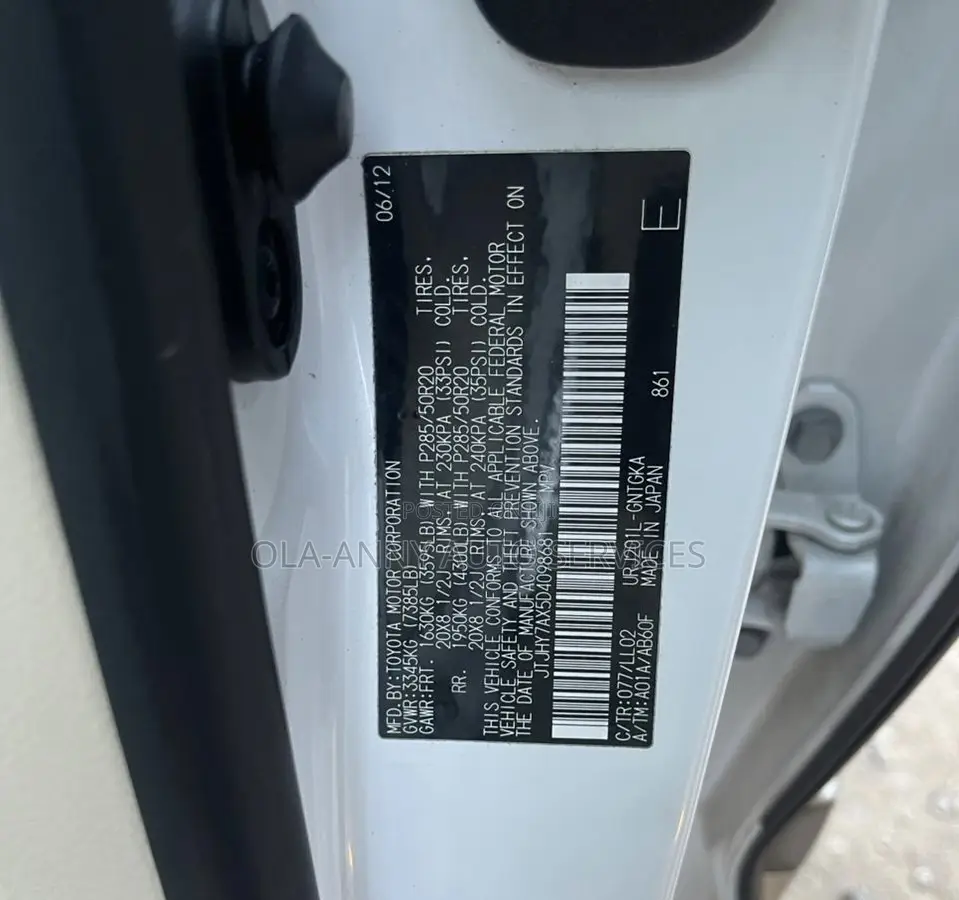 Lexus LX 570 AWD 2013 White