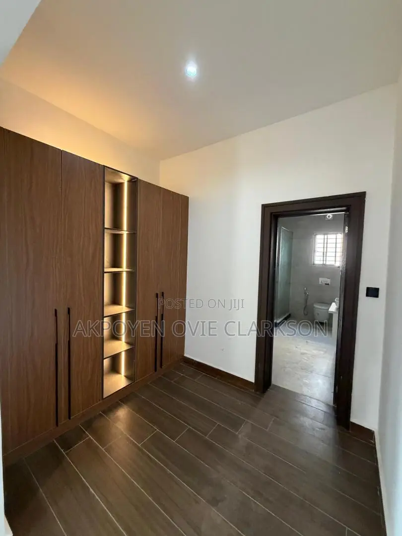 7bdrm Apartment in Asokoro for sale