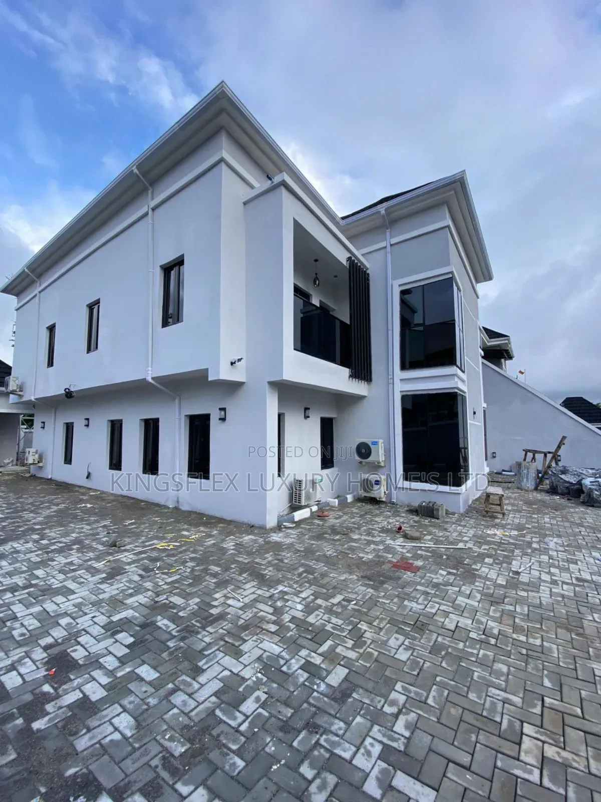 5bdrm Duplex in Estate, Gwarinpa for sale