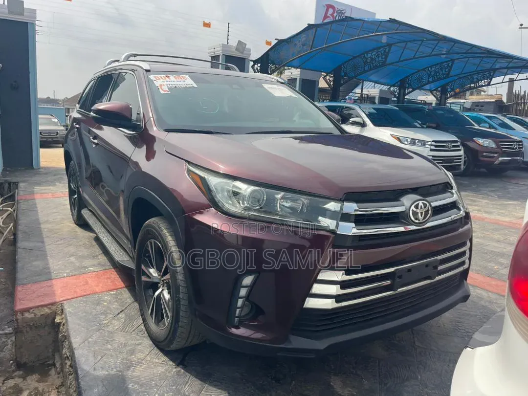 Toyota Highlander LE Plus 2019 Burgundy