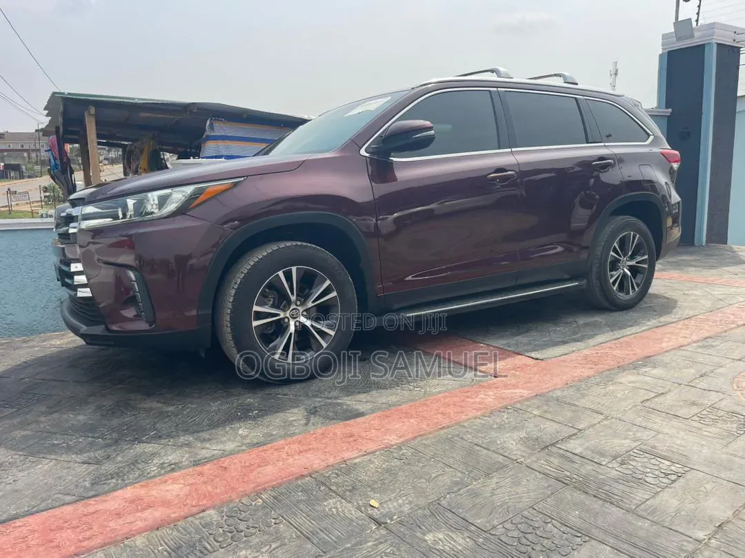 Toyota Highlander LE Plus 2019 Burgundy