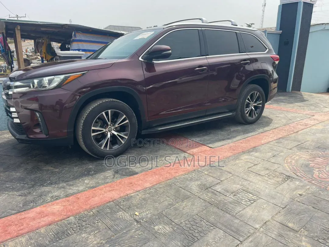 Toyota Highlander LE Plus 2019 Burgundy