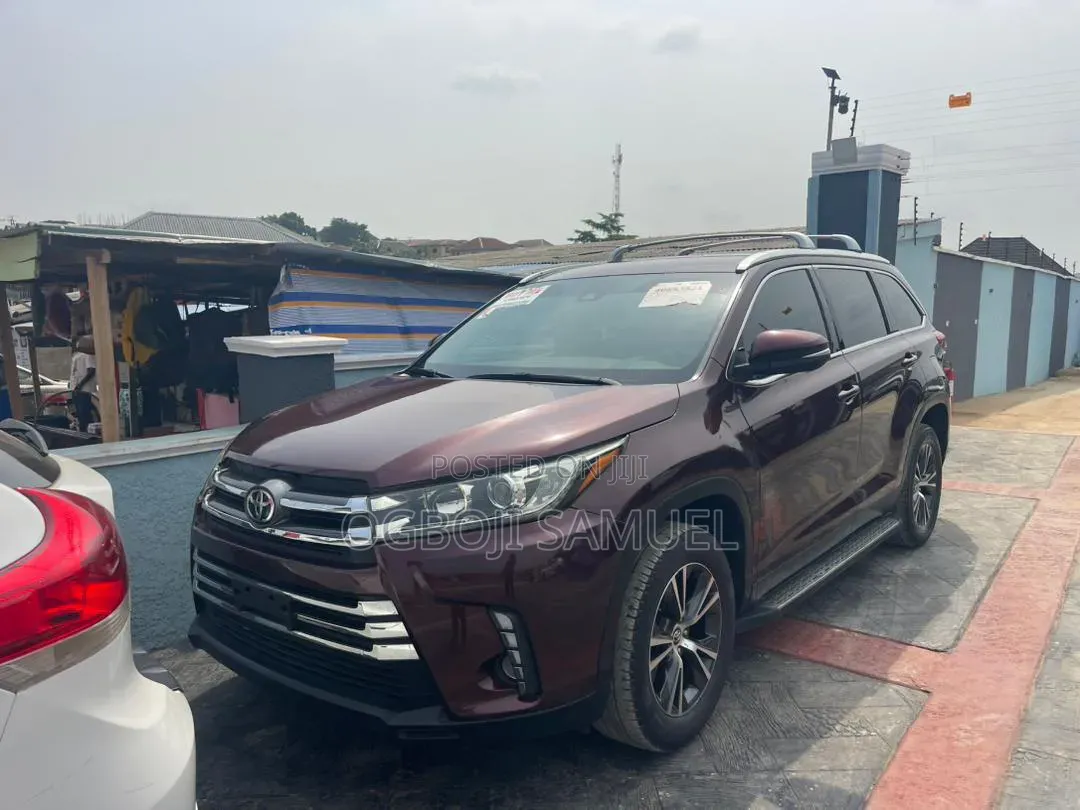 Toyota Highlander LE Plus 2019 Burgundy
