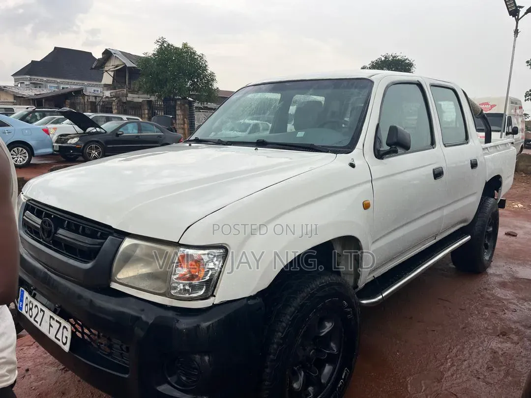 Toyota Hilux 1996 White