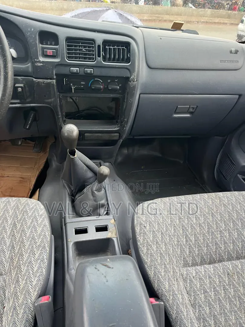 Toyota Hilux 1996 White