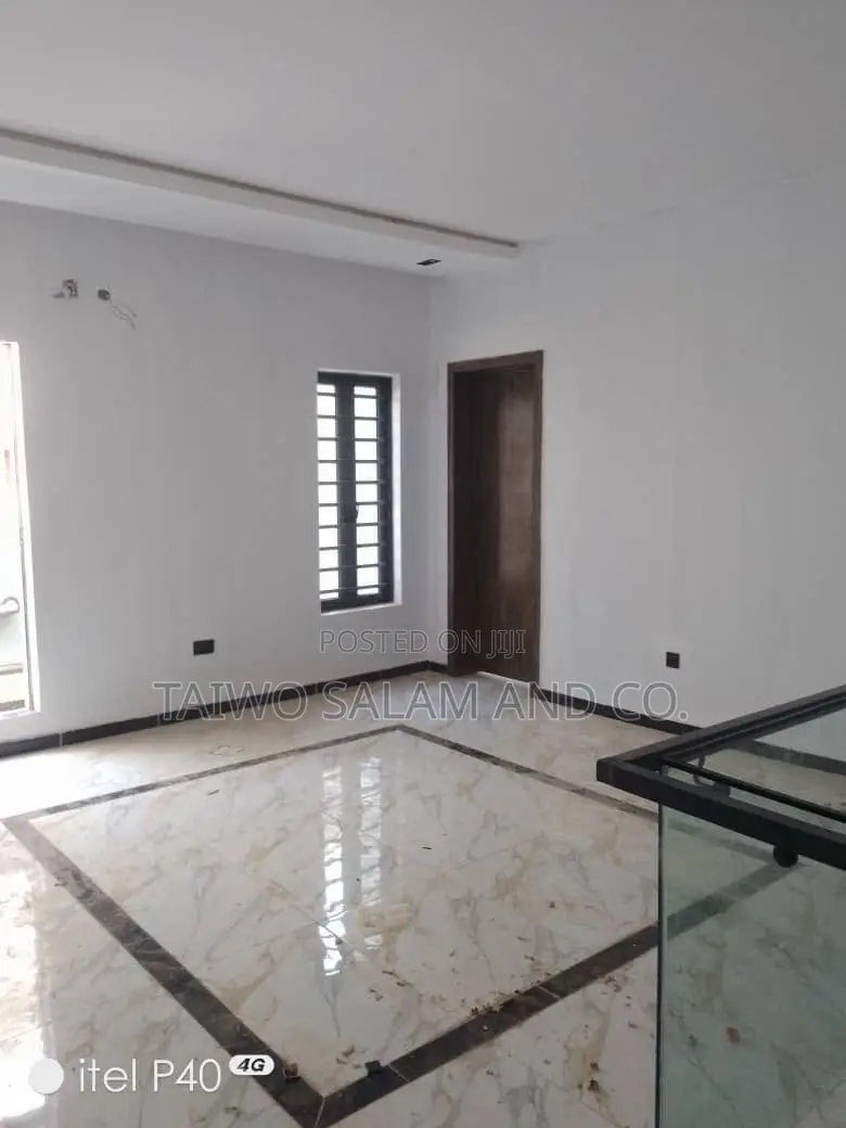 5bdrm Duplex in Bodija for sale