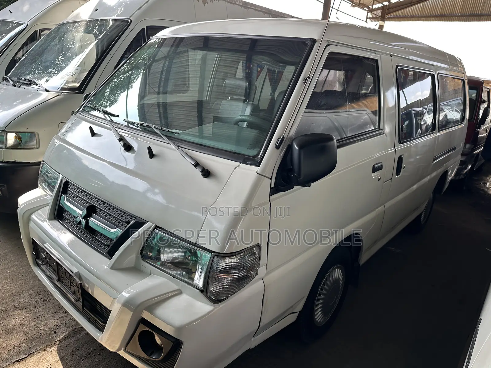 Mitsubishi L300 2012 White