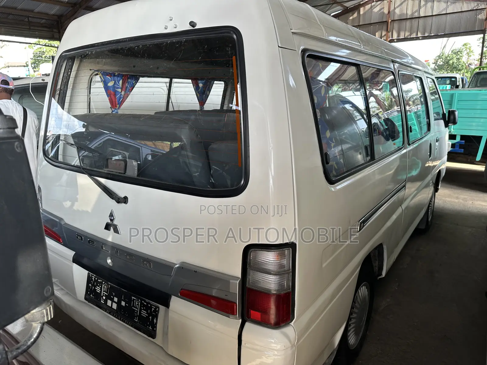 Mitsubishi L300 2012 White