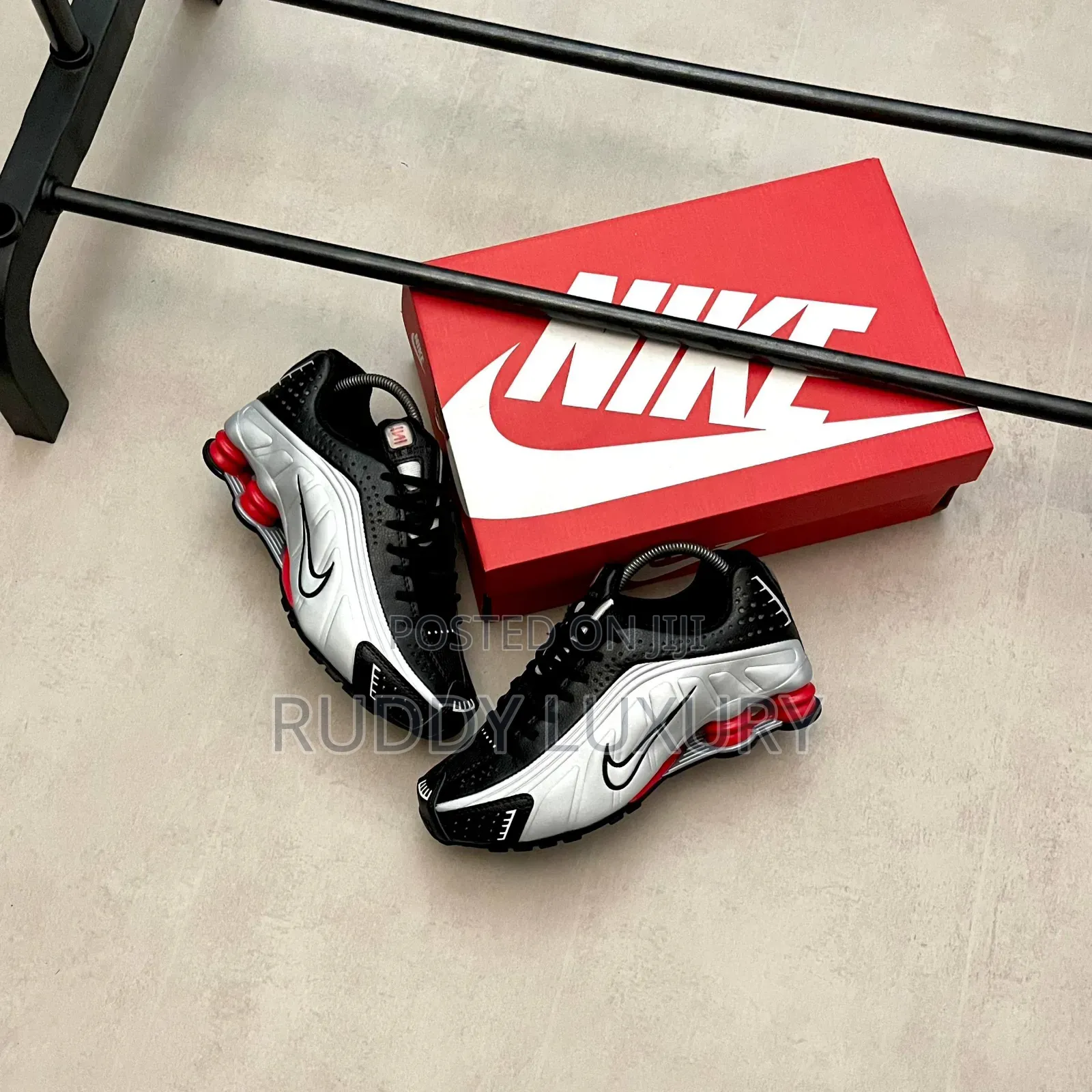 Nike Shox R4 – Iconic Performance Sneakers