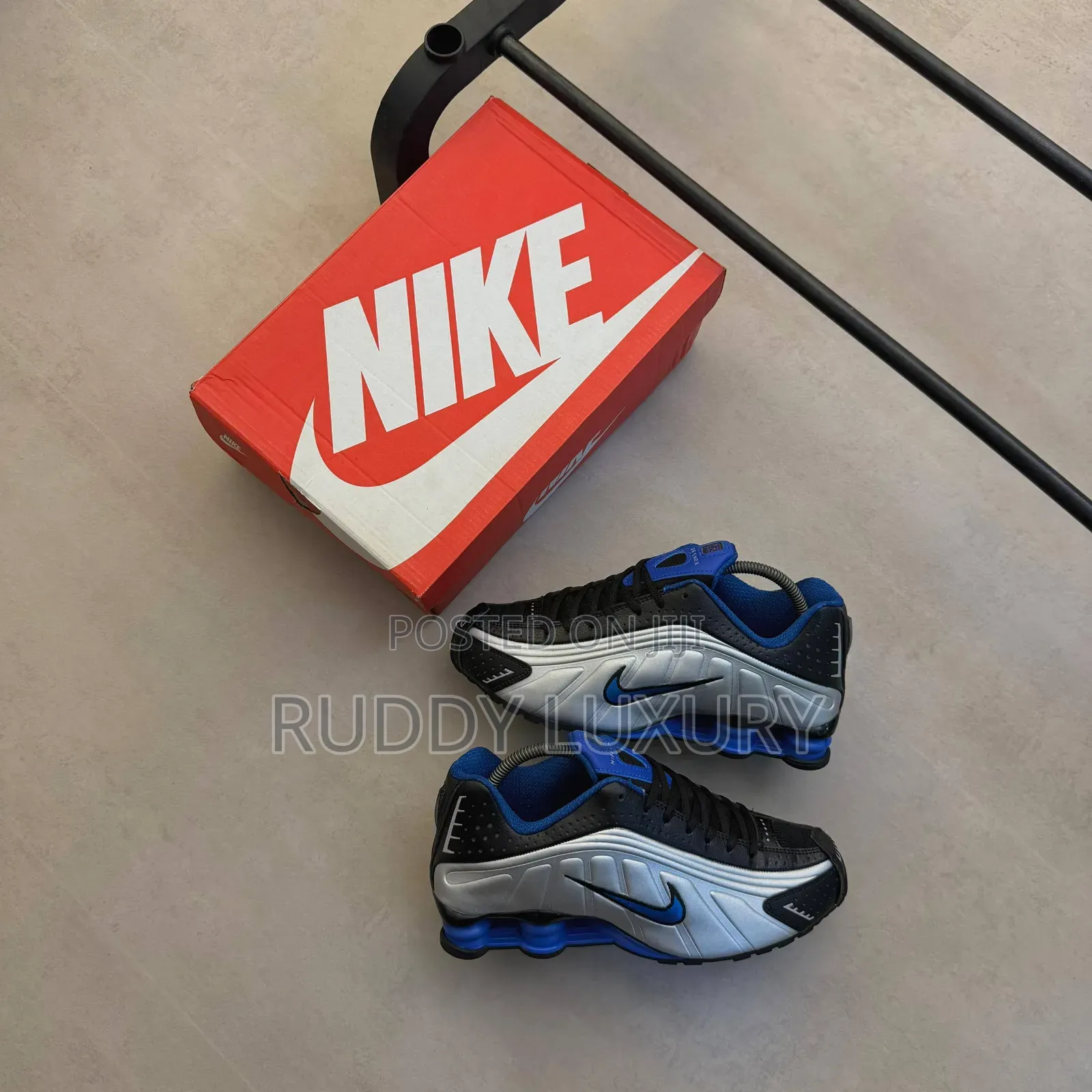 Nike Shox R4 – Iconic Performance Sneakers