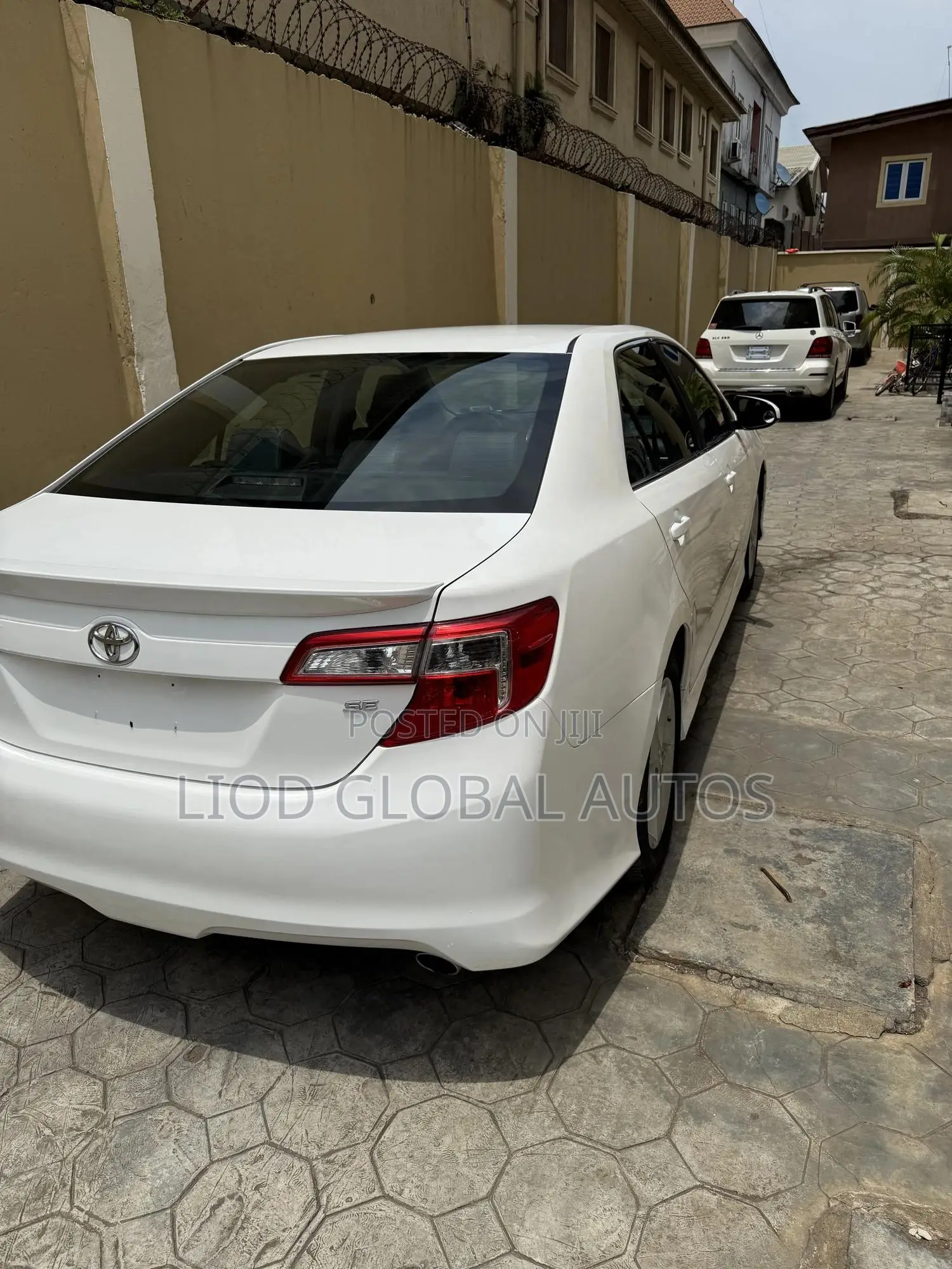 Toyota Camry SE 4dr Sedan (2.5L 4cyl 6A) 2012 White