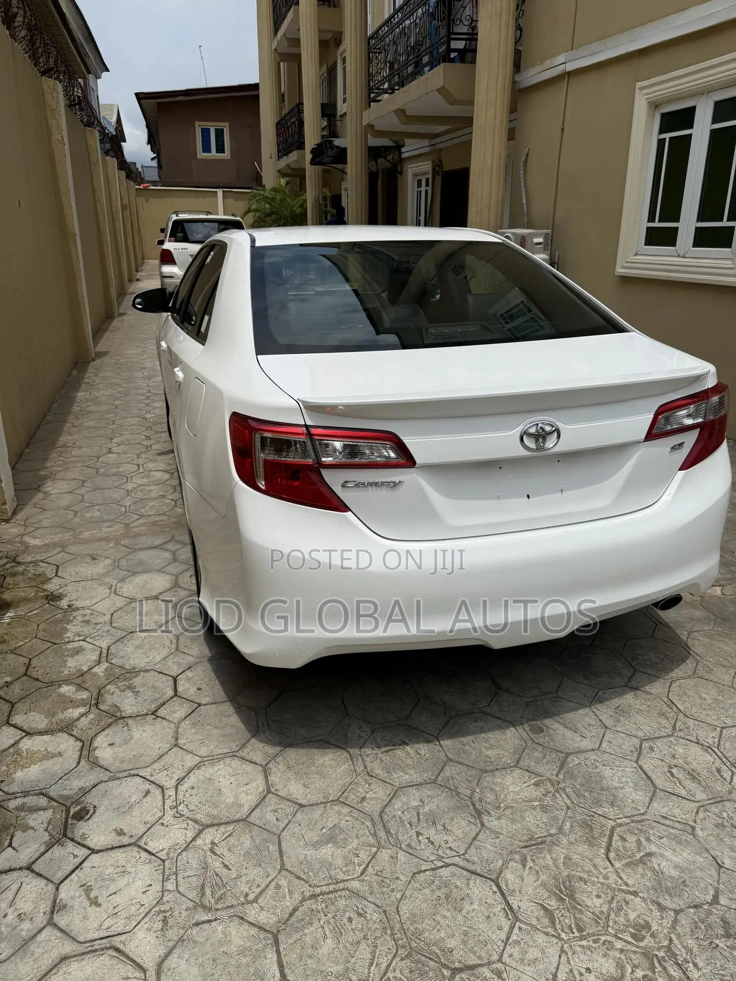 Toyota Camry SE 4dr Sedan (2.5L 4cyl 6A) 2012 White