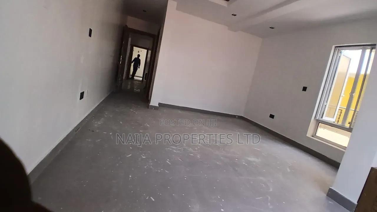 3bdrm Apartment in Off Freedom Way, Lekki Phase 1 for sale