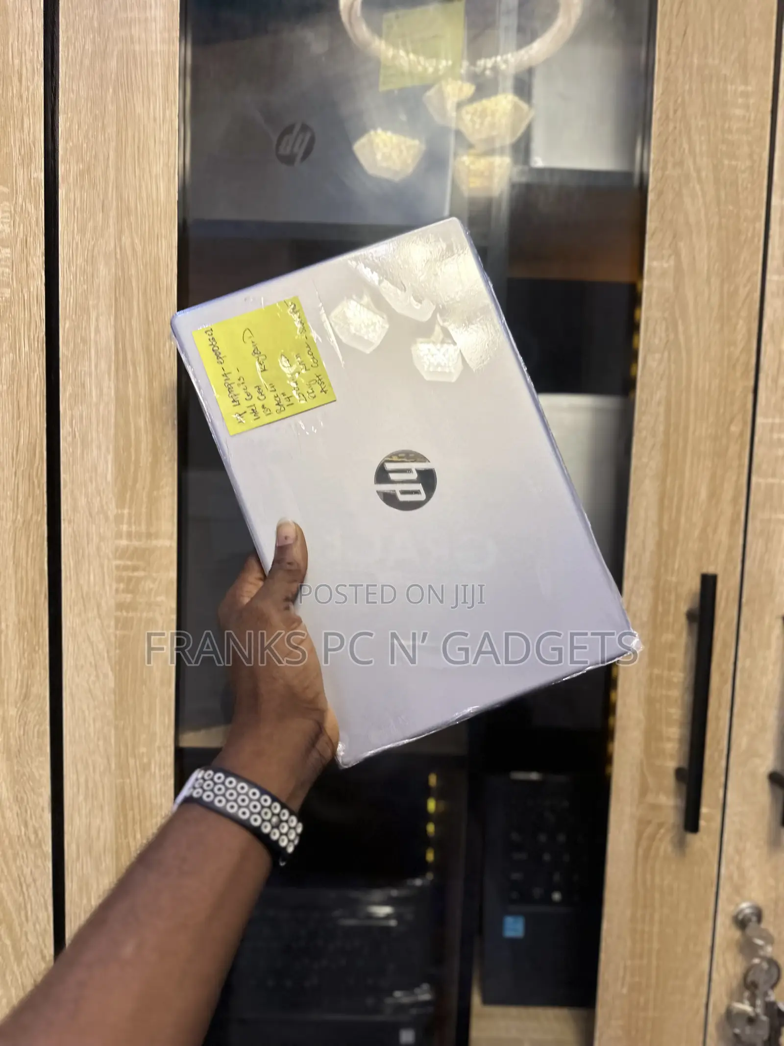 Laptop HP 14-ep0063 8GB Intel Core i3 SSD 256GB