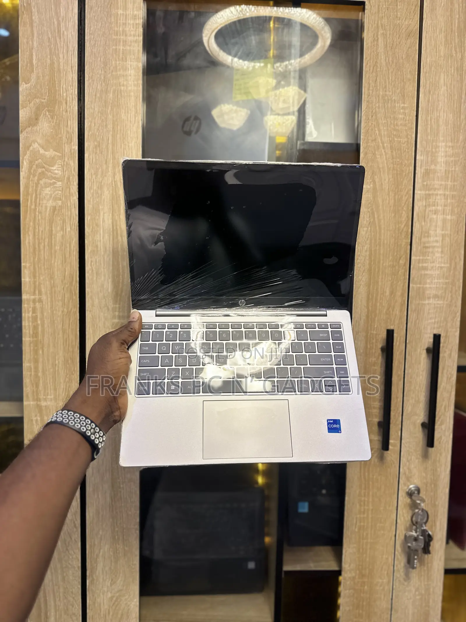 Laptop HP 14-ep0063 8GB Intel Core i3 SSD 256GB