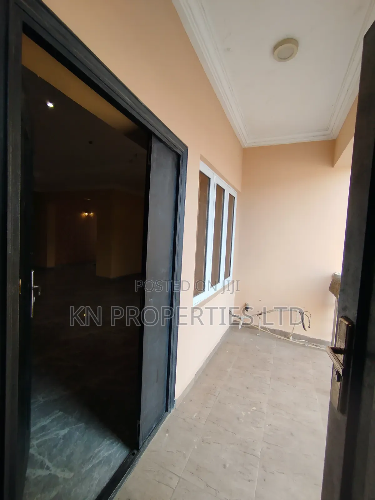 3bdrm Block of Flats in Kaura for rent