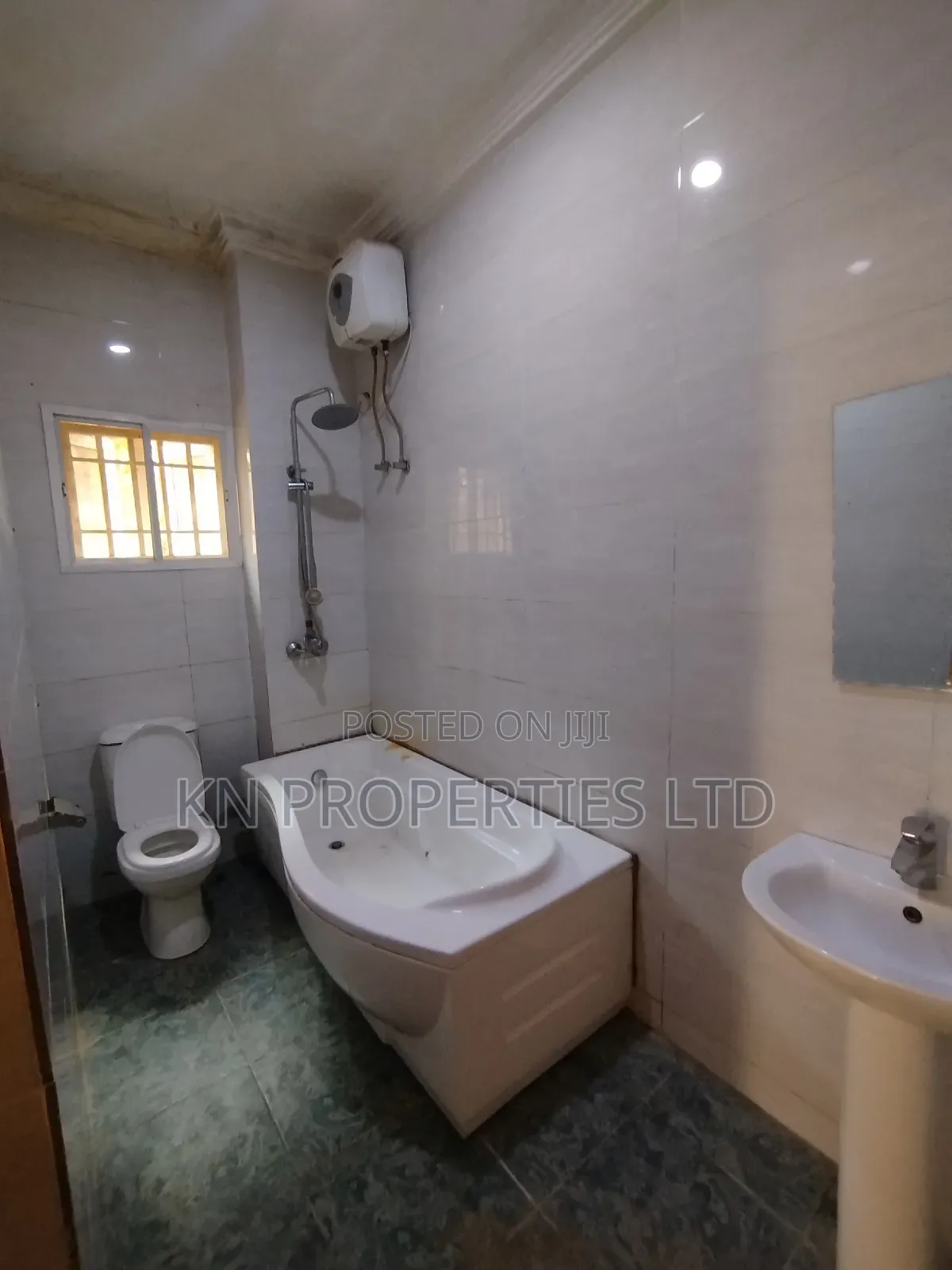 3bdrm Block of Flats in Kaura for rent