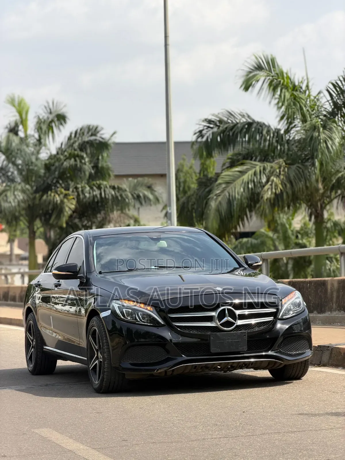 Mercedes-Benz C300 Luxury 4dr AWD 4Matic Sedan (2.0L 4cyl 7A) 2015