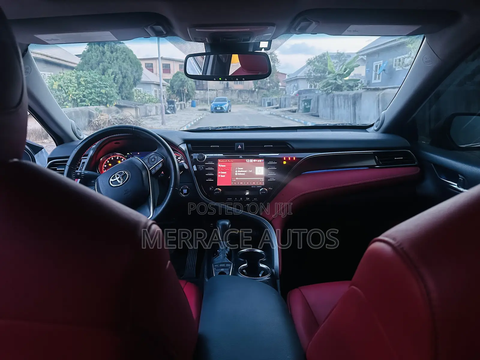 Toyota Camry SE (2.5L 4cyl 8A) 2019 White