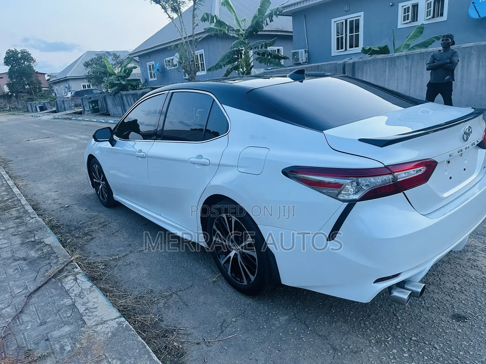 Toyota Camry SE (2.5L 4cyl 8A) 2019 White