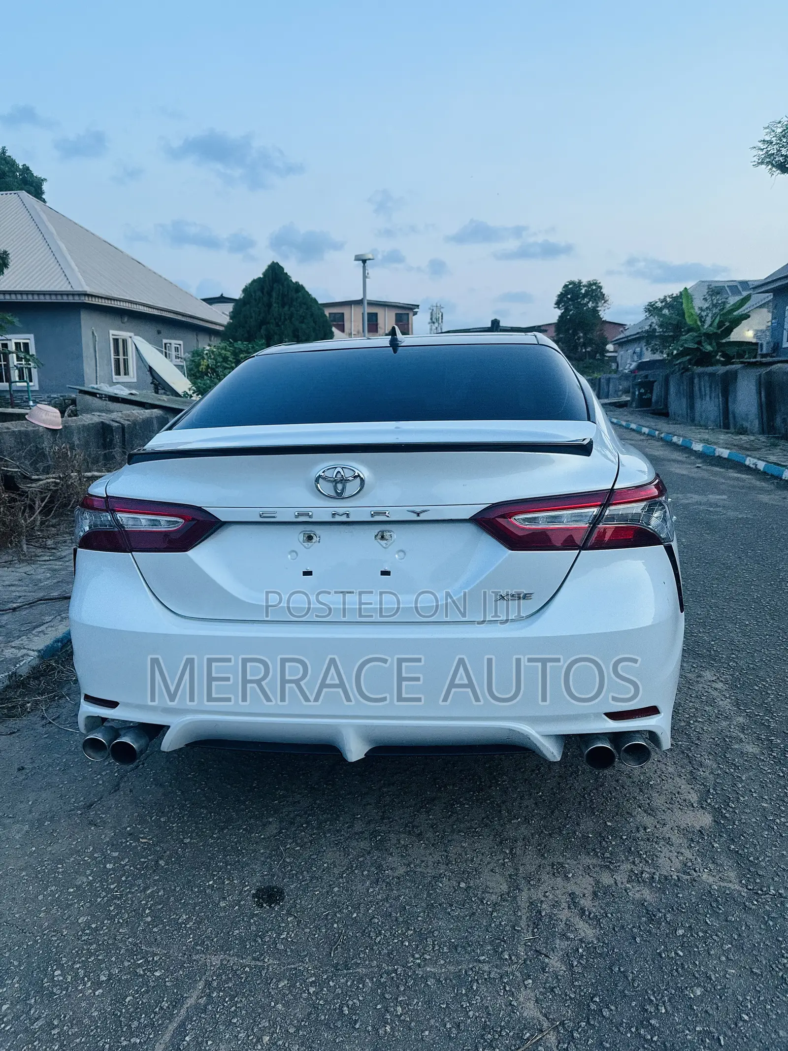 Toyota Camry SE (2.5L 4cyl 8A) 2019 White