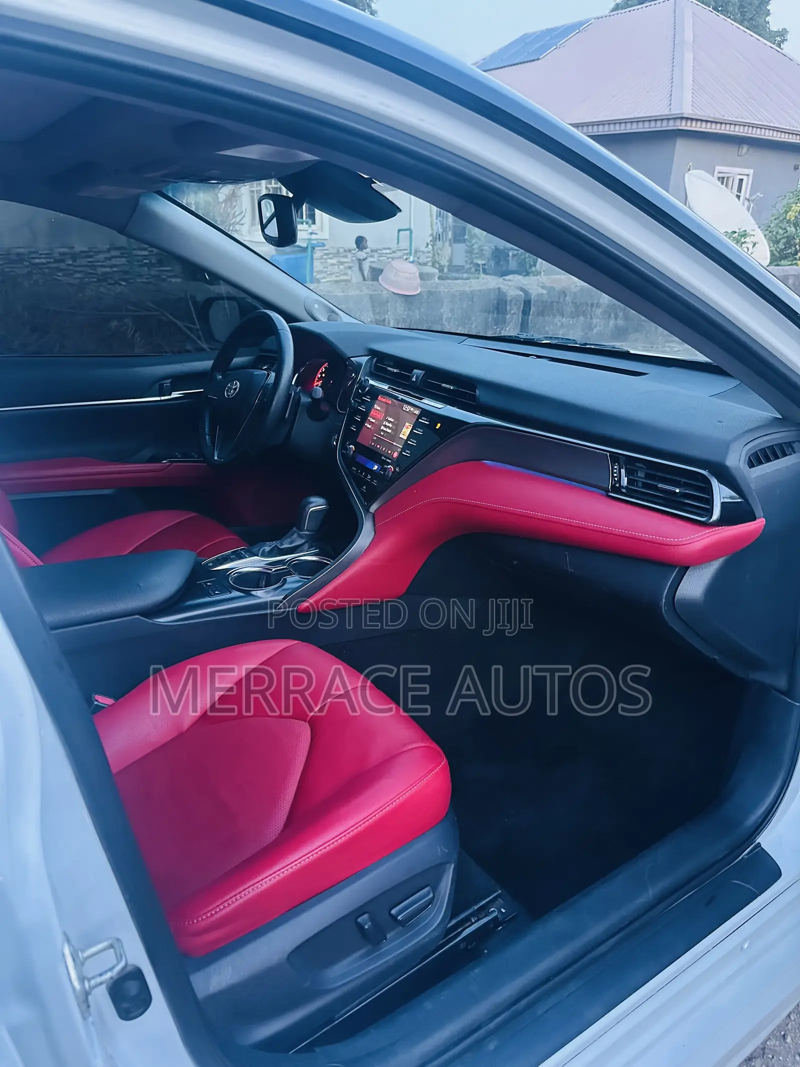 Toyota Camry SE (2.5L 4cyl 8A) 2019 White