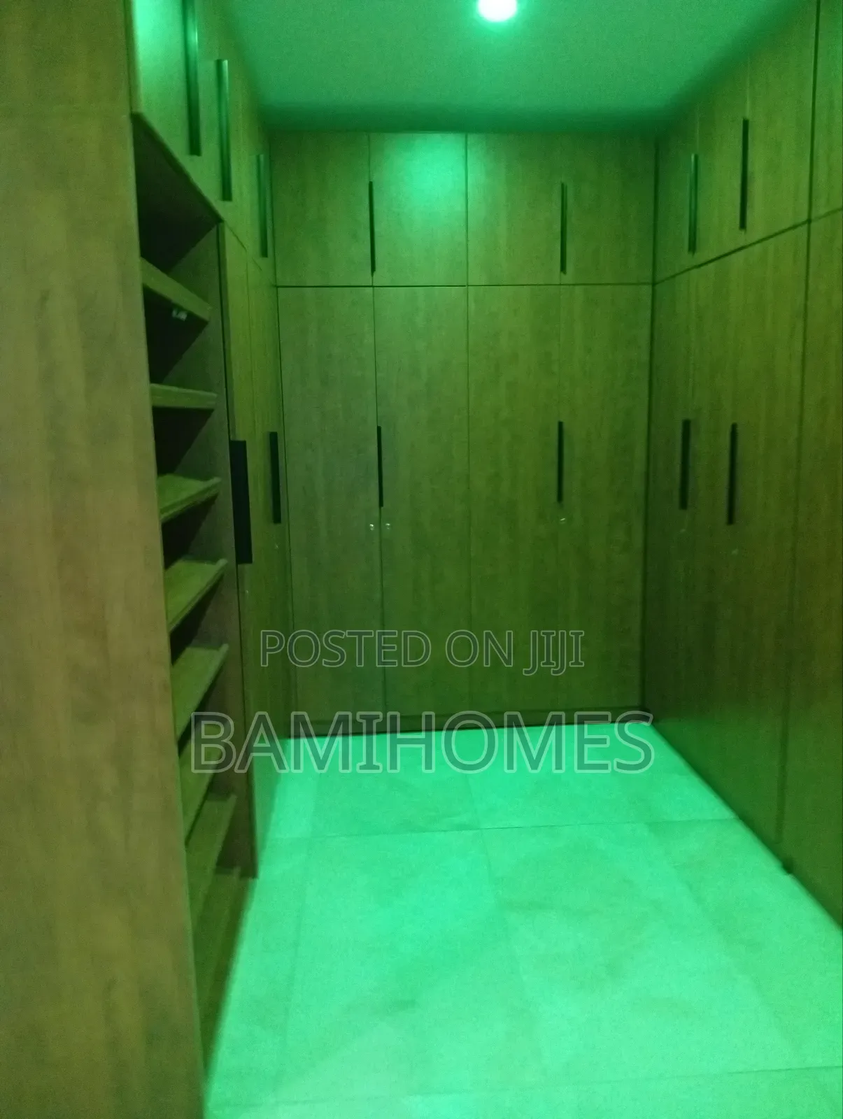 Expert Wardrobe Closet Construction and Repairs