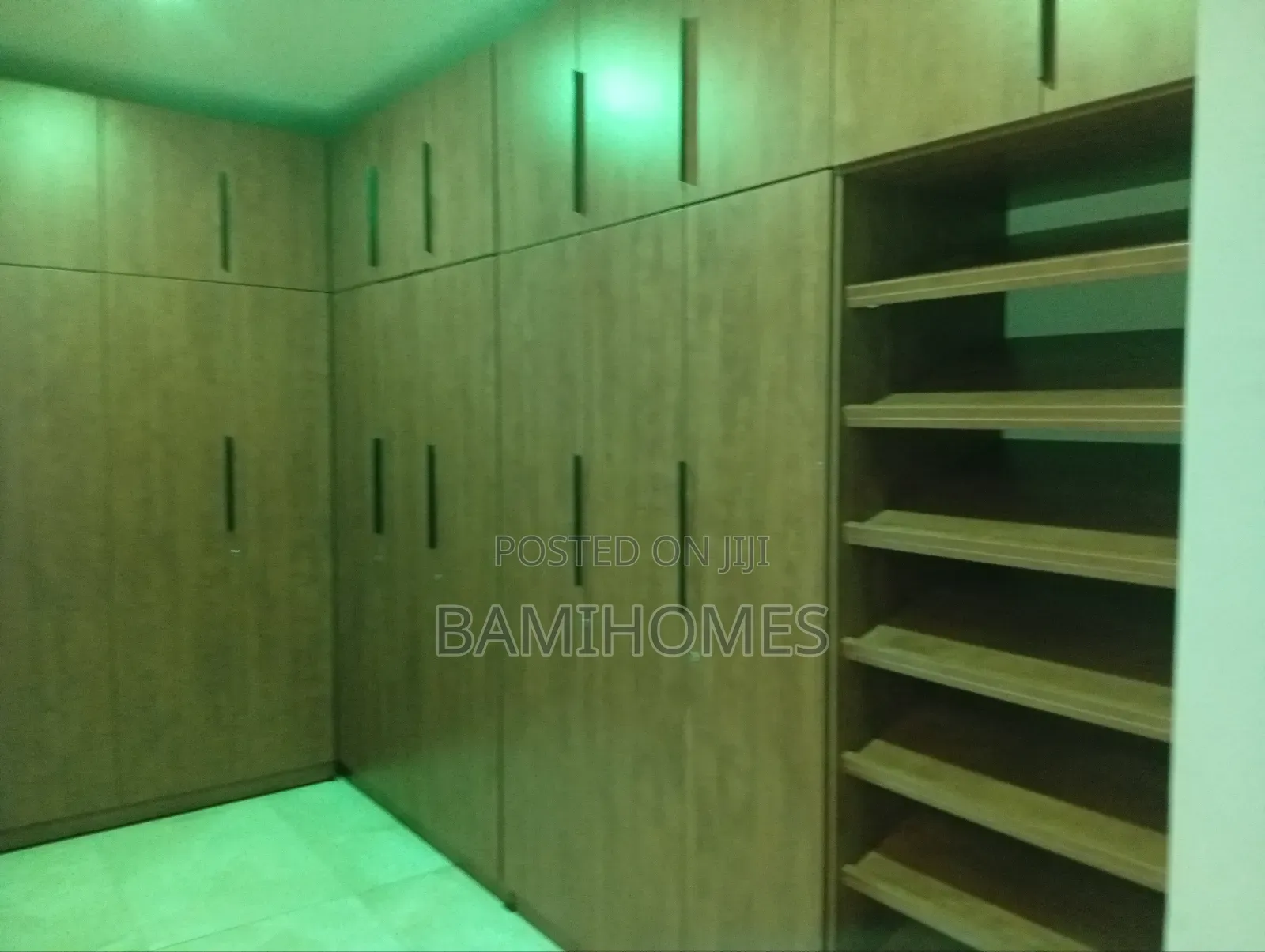 Expert Wardrobe Closet Construction and Repairs