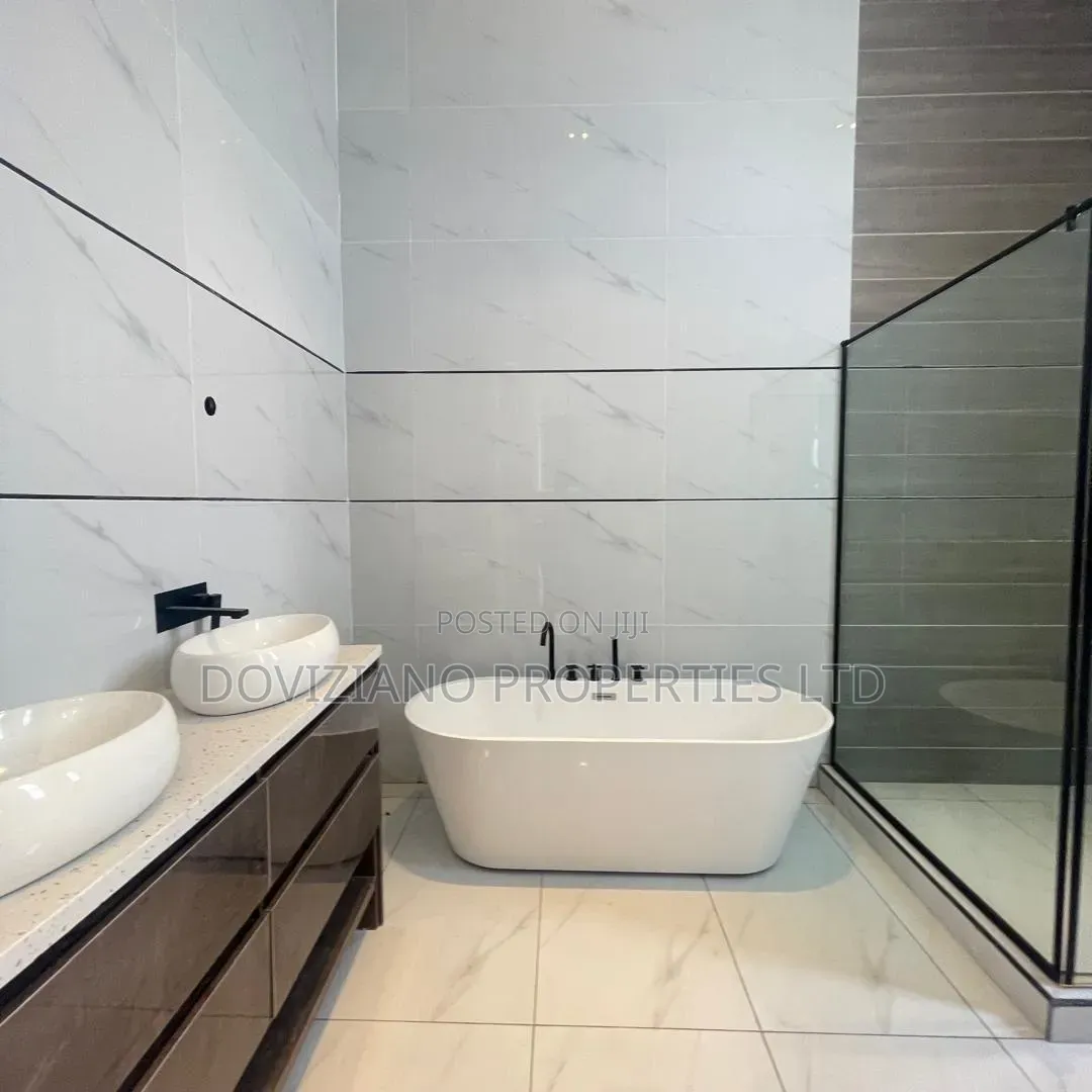 5bdrm Duplex in Ikota for sale