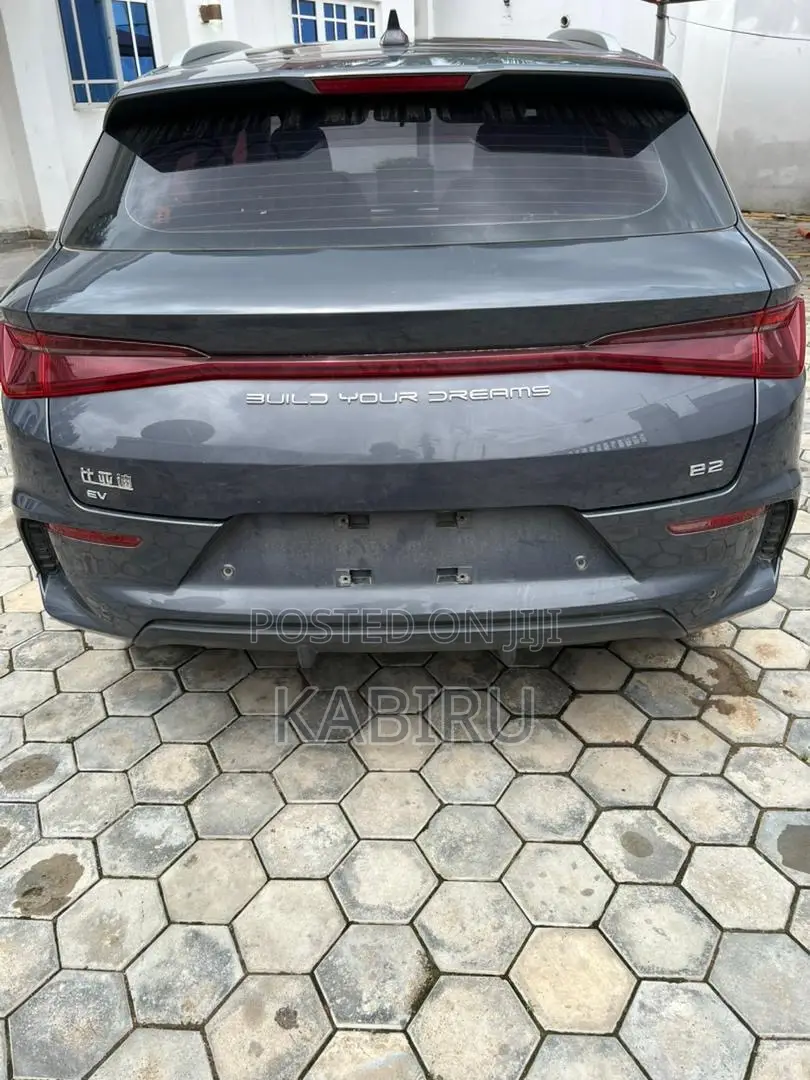BYD E2 35 kWh 94 hp FWD 2022 Gray