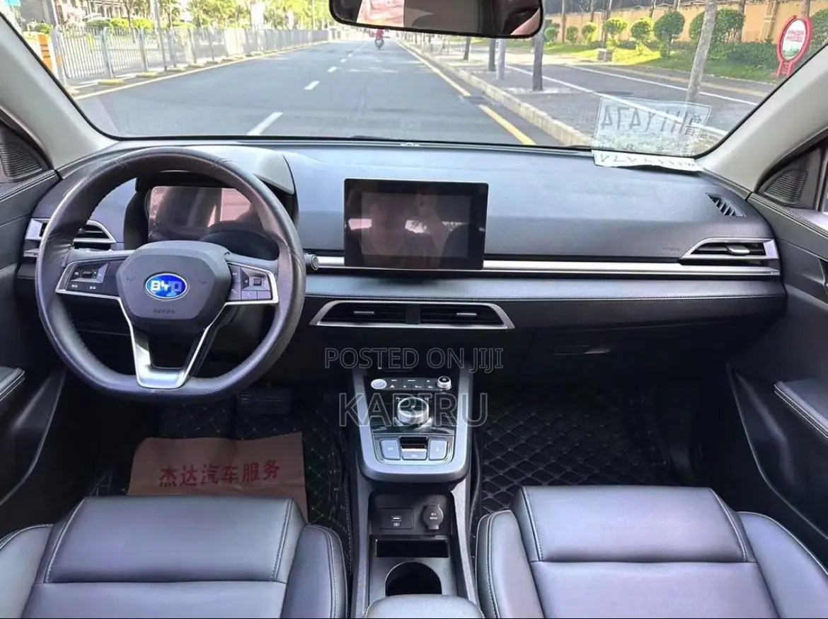 BYD E2 35 kWh 94 hp FWD 2022 Gray