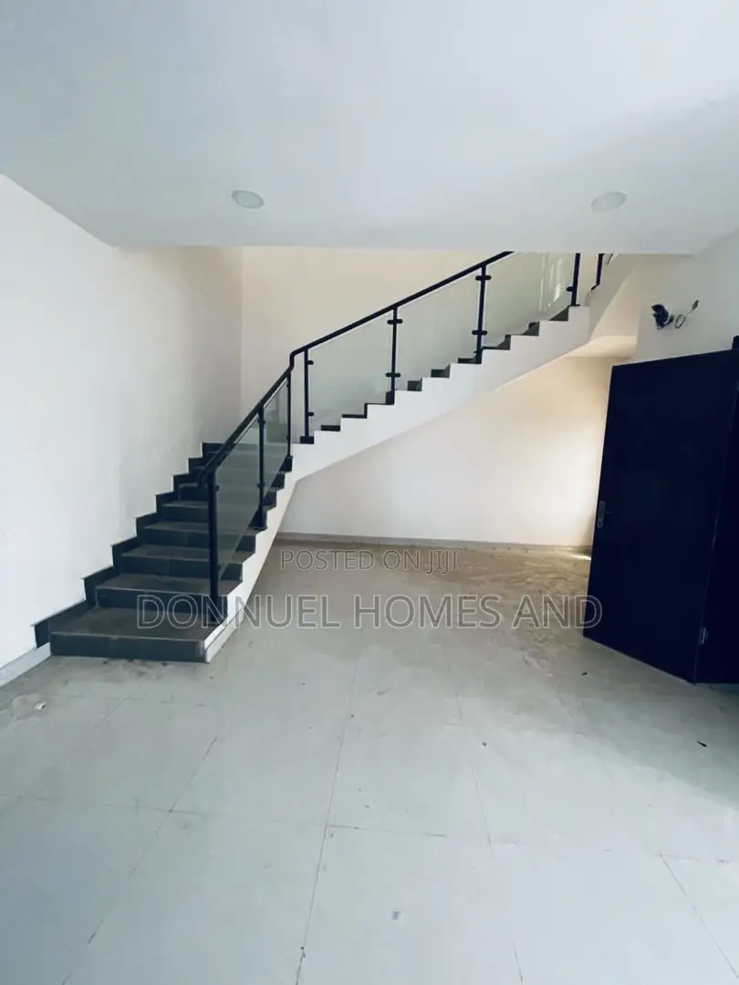 4bdrm Townhouse / Terrace in Lekki Expressway for rent