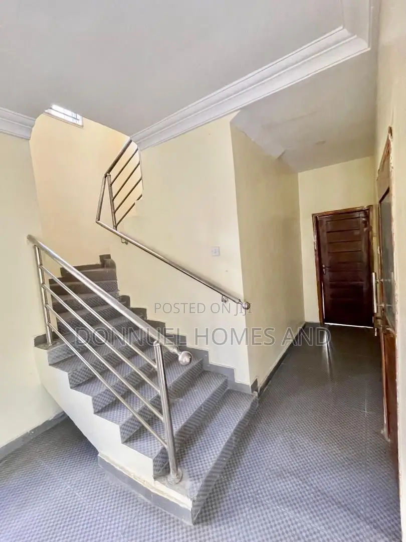 5bdrm Duplex in Ikota for rent