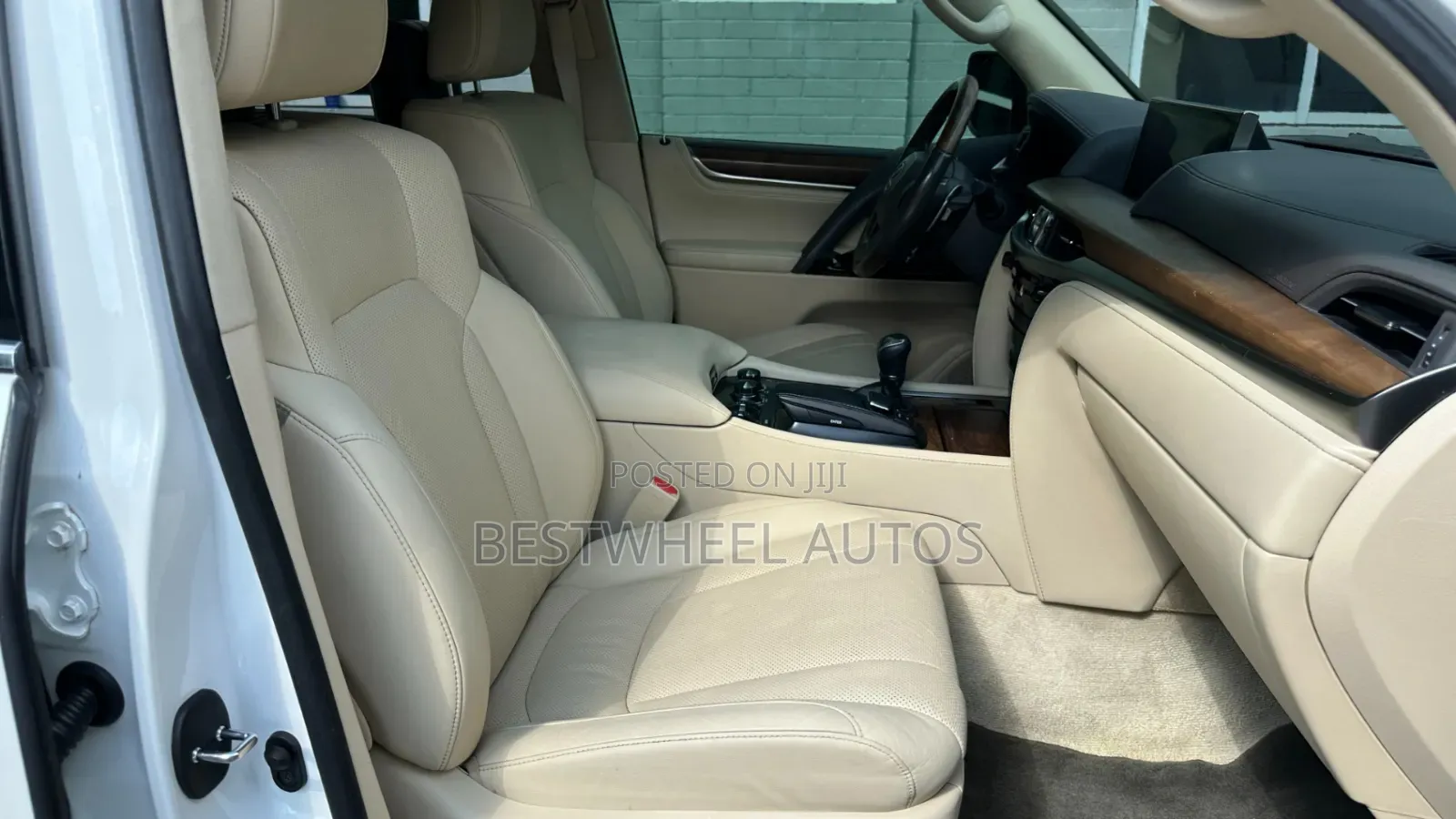 Lexus LX 570 AWD 2017 White