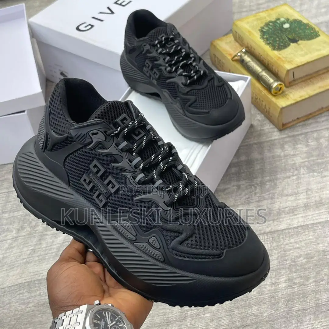 High Quality Givenchy Luxury Black Sneakers