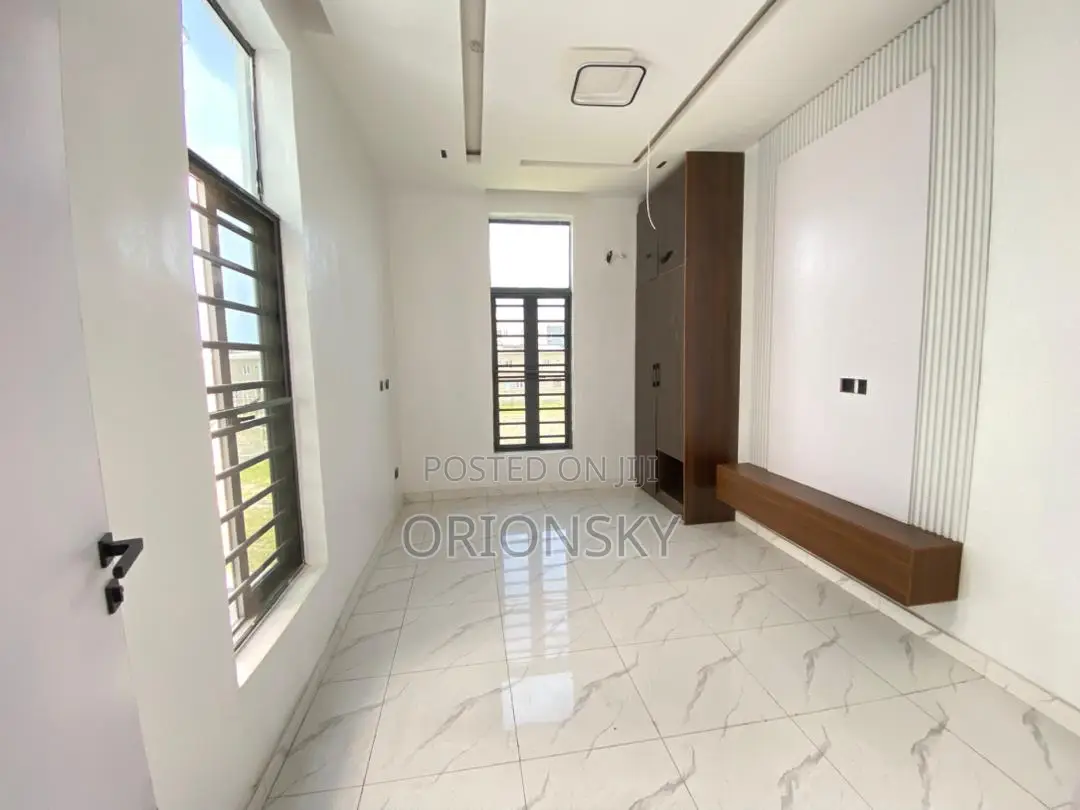 5bdrm Duplex in Orchid, Chevron for sale