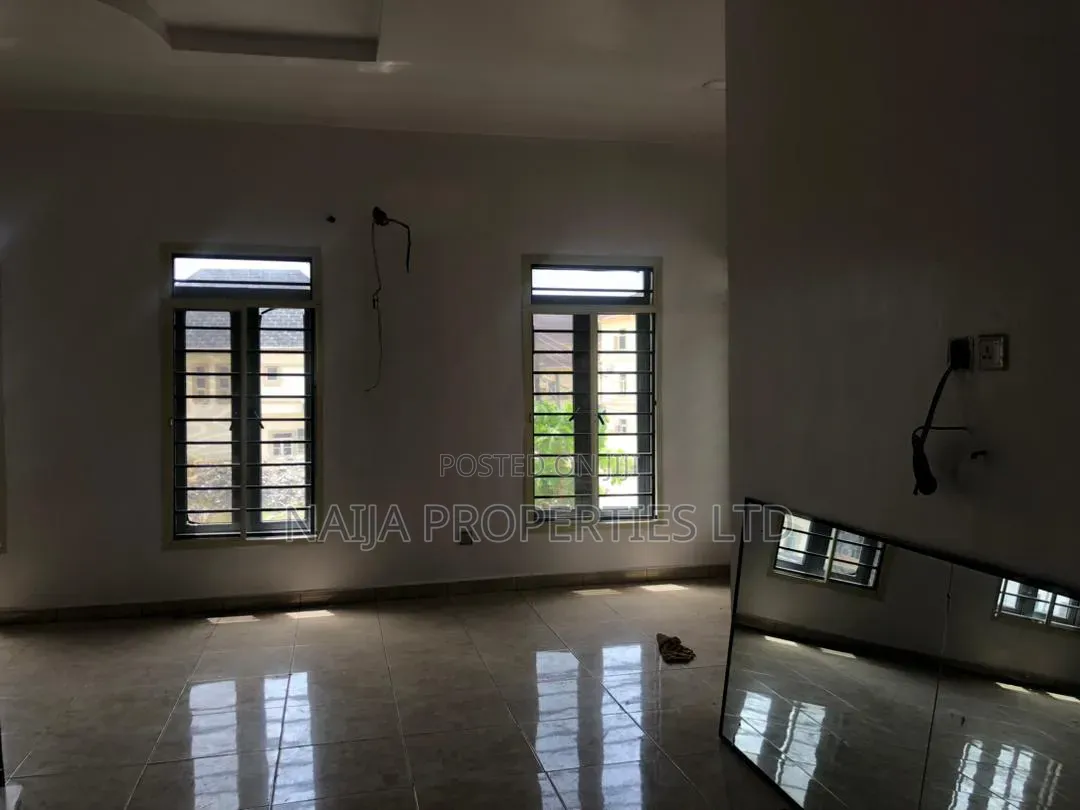 4bdrm Duplex in Osapa London for rent