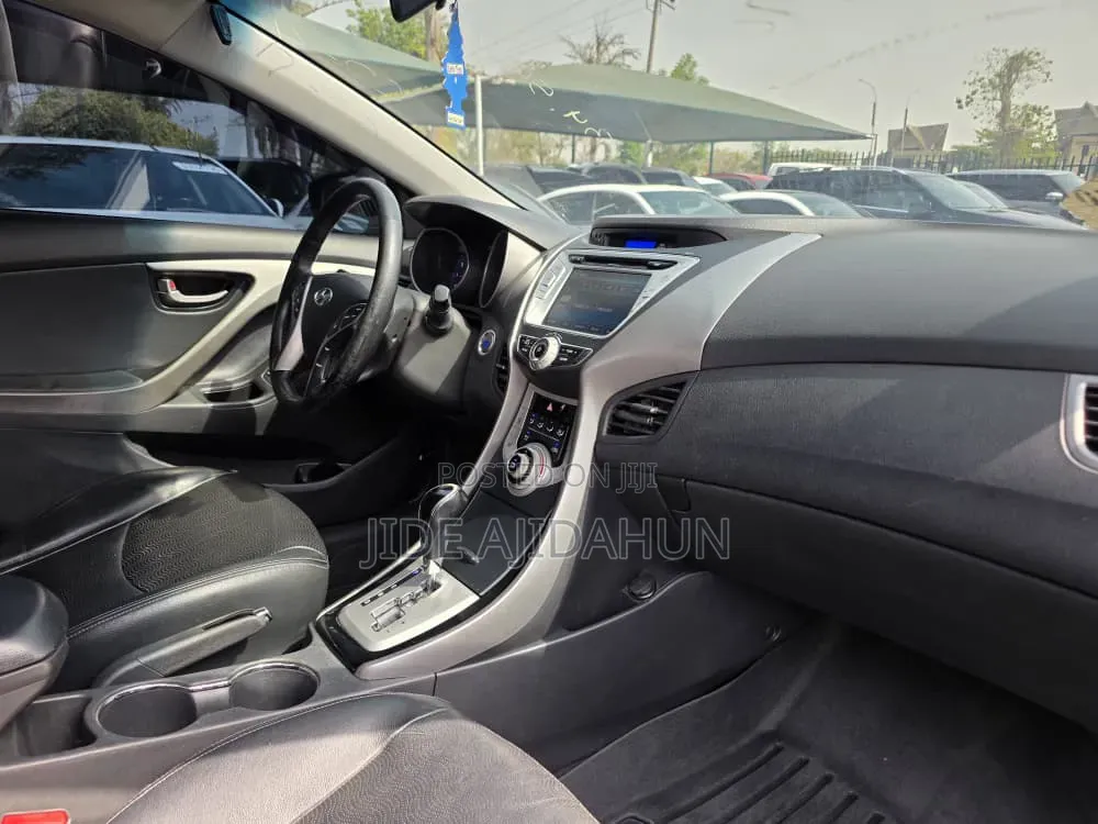 Hyundai Elantra 2011 Silver